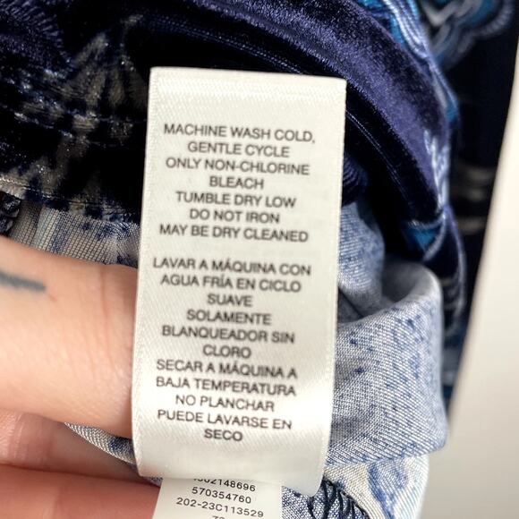 Chicos Bicolor Medallion Velvet Long Puff Sleeve Top Size S Navy Blue V Neck - Picture 9 of 9